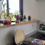 Urban Nest Modern With Parking Apartment